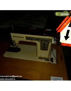 Máquina de coser con mueble...
